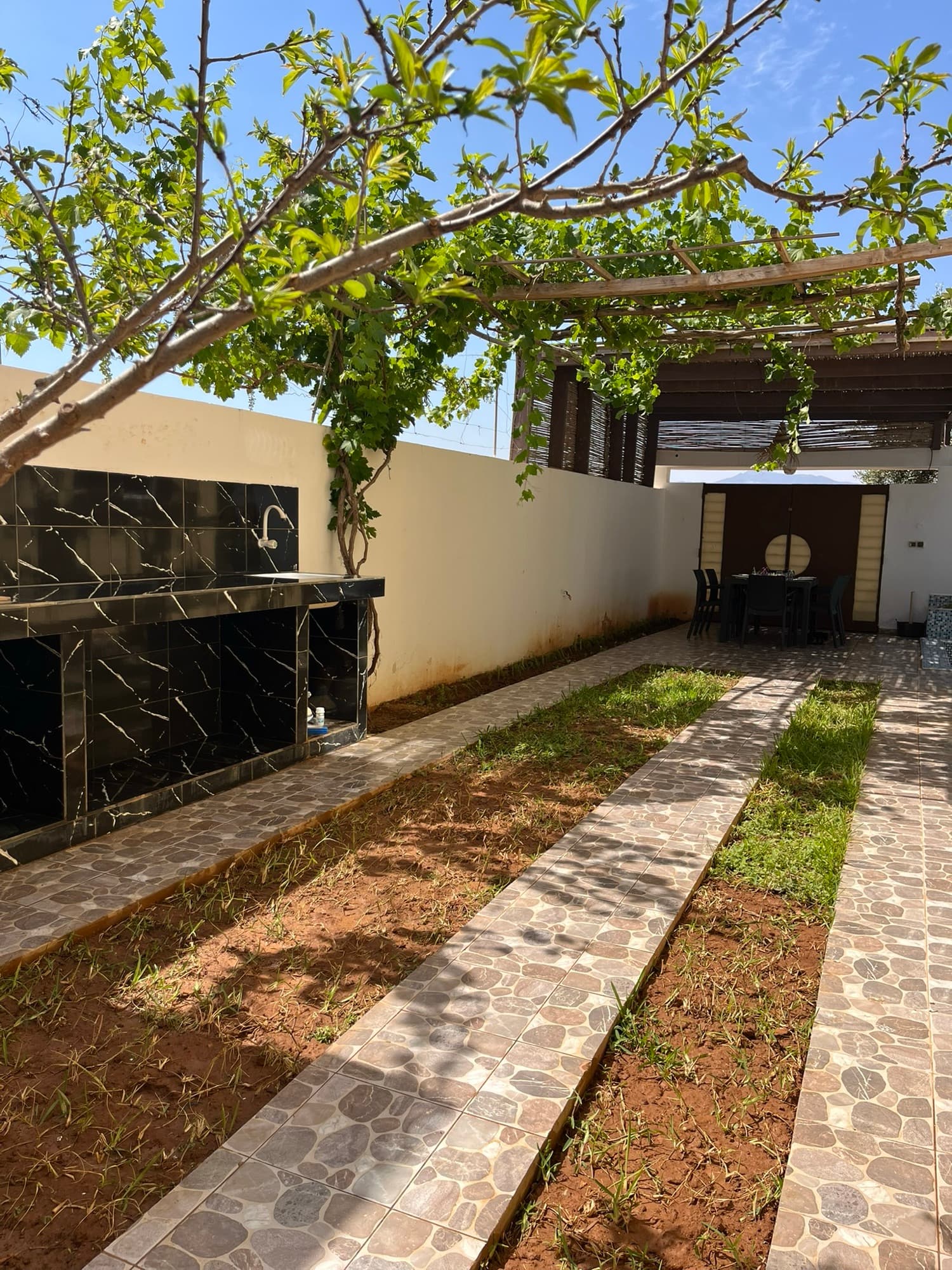 Maison Azur — Garden 1